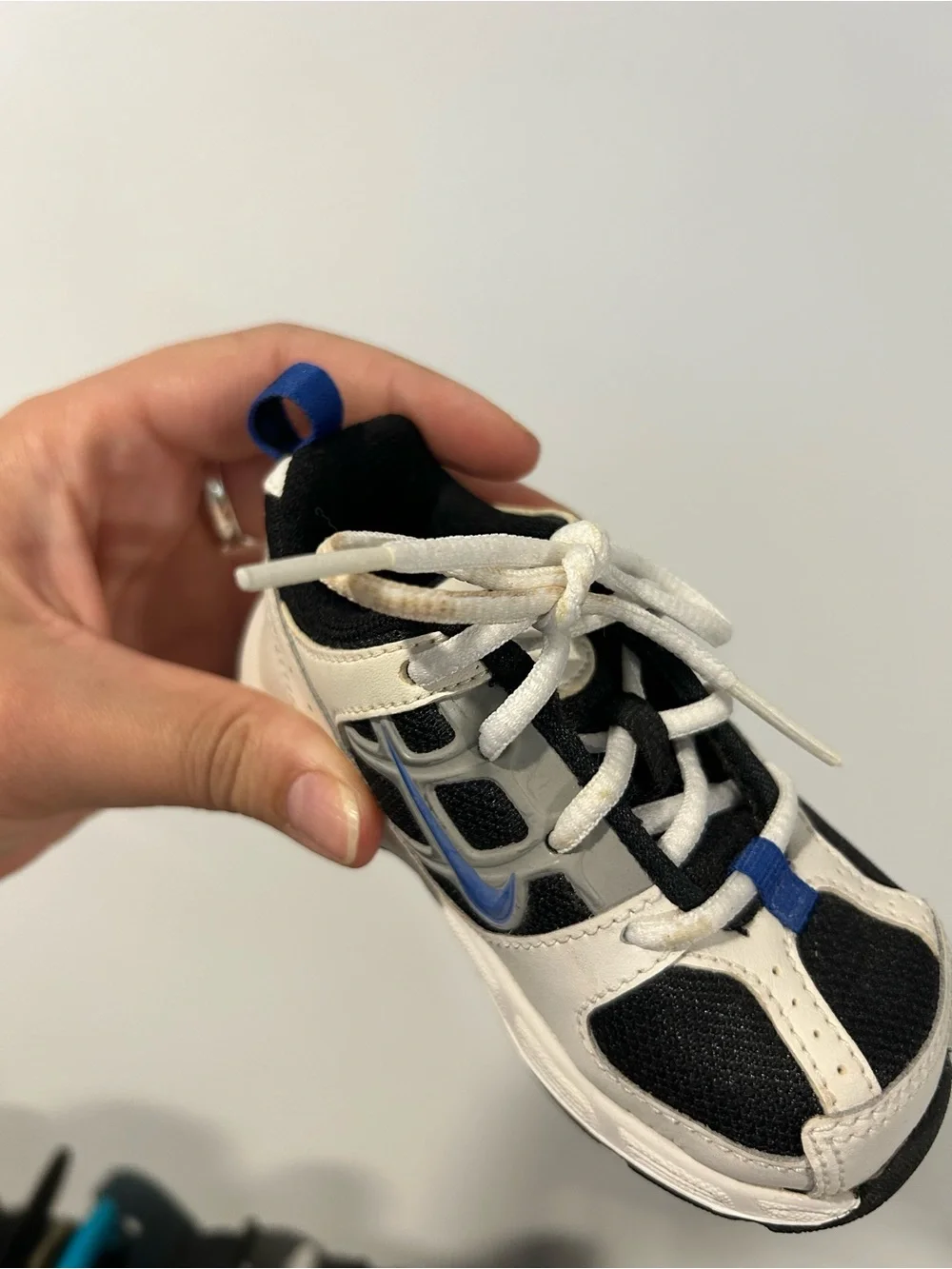 Nike Little Attest Toddler Sneakers White Black Blue Size 5C